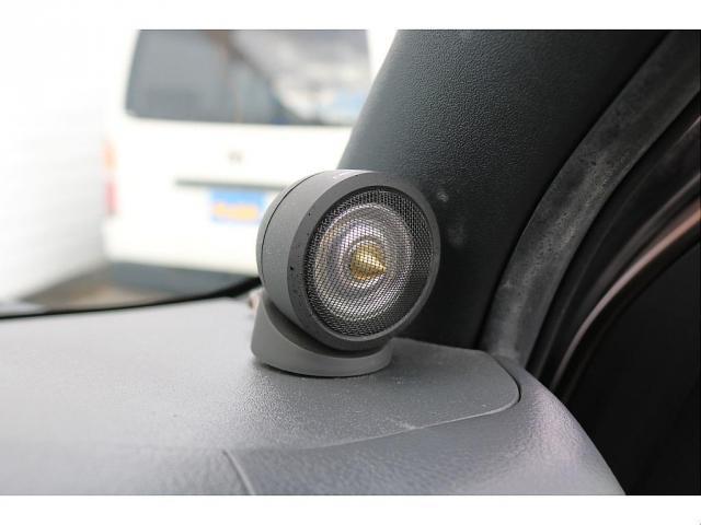 ハイエースバン スーパーGL 50TH アニバーサリー リミテッド 1.5インチローダウン FLEX Delfinoフロントスポイラー FLEX アーバングランデ 17インチAW ナスカーホワイトレタータイヤ アルティメットテールランプ CUSCO リアスタビライザー(18枚目)