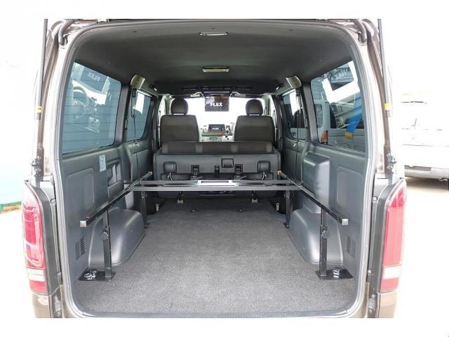 ハイエースバン スーパーGL 50TH アニバーサリー リミテッド 1.5インチローダウン FLEX Delfinoフロントスポイラー FLEX アーバングランデ 17インチAW ナスカーホワイトレタータイヤ アルティメットテールランプ CUSCO リアスタビライザー(21枚目)