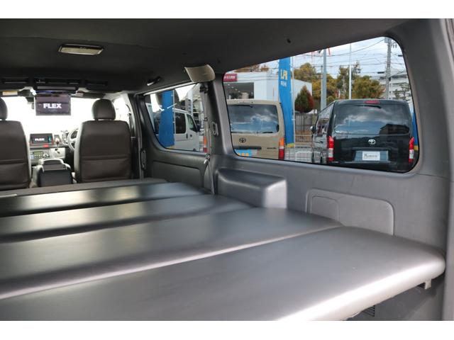 ハイエースバン スーパーGL 50TH アニバーサリー リミテッド 1.5インチローダウン FLEX Delfinoフロントスポイラー FLEX アーバングランデ 17インチAW ナスカーホワイトレタータイヤ アルティメットテールランプ CUSCO リアスタビライザー(23枚目)