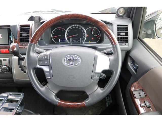 ハイエースバン スーパーGL 50TH アニバーサリー リミテッド 1.5インチローダウン FLEX Delfinoフロントスポイラー FLEX アーバングランデ 17インチAW ナスカーホワイトレタータイヤ アルティメットテールランプ CUSCO リアスタビライザー(31枚目)