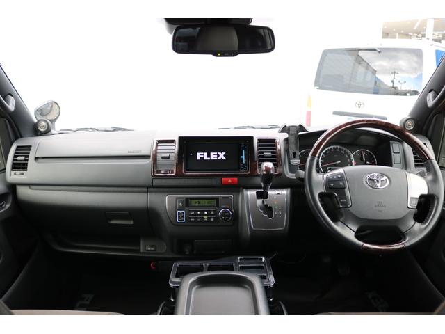 ハイエースバン スーパーGL 50TH アニバーサリー リミテッド 1.5インチローダウン FLEX Delfinoフロントスポイラー FLEX アーバングランデ 17インチAW ナスカーホワイトレタータイヤ アルティメットテールランプ CUSCO リアスタビライザー(32枚目)