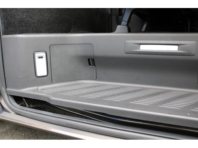 ハイエースバン スーパーGL 50TH アニバーサリー リミテッド 1.5インチローダウン FLEX Delfinoフロントスポイラー FLEX アーバングランデ 17インチAW ナスカーホワイトレタータイヤ アルティメットテールランプ CUSCO リアスタビライザー(34枚目)