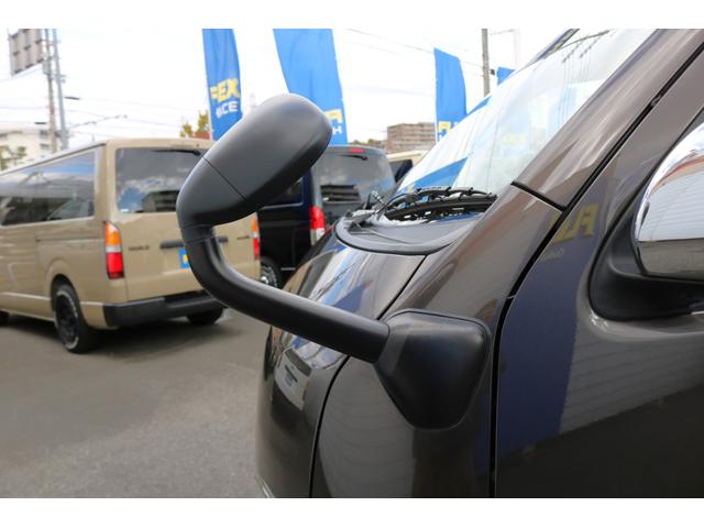 ハイエースバン スーパーGL 50TH アニバーサリー リミテッド 1.5インチローダウン FLEX Delfinoフロントスポイラー FLEX アーバングランデ 17インチAW ナスカーホワイトレタータイヤ アルティメットテールランプ CUSCO リアスタビライザー(35枚目)