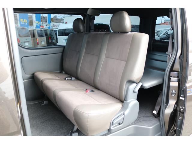 ハイエースバン スーパーGL 50TH アニバーサリー リミテッド 1.5インチローダウン FLEX Delfinoフロントスポイラー FLEX アーバングランデ 17インチAW ナスカーホワイトレタータイヤ アルティメットテールランプ CUSCO リアスタビライザー(43枚目)