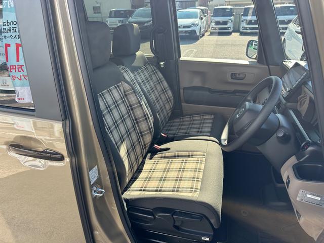 Ｎ－ＢＯＸジョイ ベースグレード　９インチナビＬＸＵ－２４２ＮＢｉ　ホンダコネクト　アクティブフェイスパッケージ　マルチビューカメラ　ＥＴＣ　サンシェード内蔵大型ルーフコンソール　デザートベージュパール２トーンカラー　ＬＥＤフォグ（16枚目）