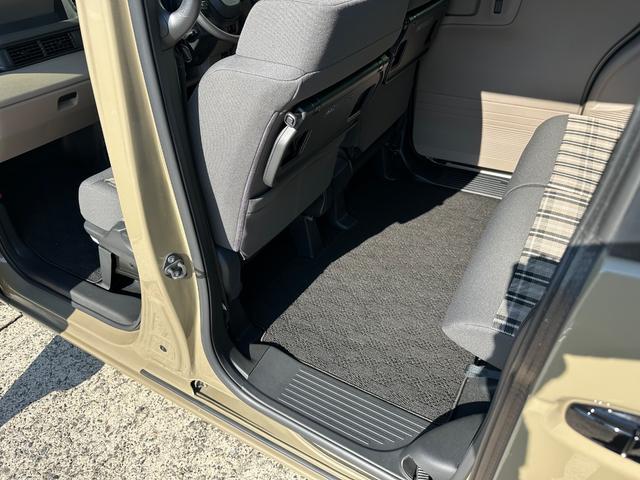 Ｎ－ＢＯＸジョイ ベースグレード　９インチナビＬＸＵ－２４２ＮＢｉ　ホンダコネクト　アクティブフェイスパッケージ　マルチビューカメラ　ＥＴＣ　サンシェード内蔵大型ルーフコンソール　デザートベージュパール２トーンカラー　ＬＥＤフォグ（25枚目）