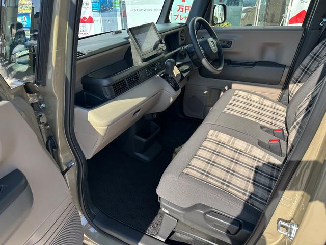 Ｎ－ＢＯＸジョイ ベースグレード　９インチナビＬＸＵ－２４２ＮＢｉ　ホンダコネクト　アクティブフェイスパッケージ　マルチビューカメラ　ＥＴＣ　サンシェード内蔵大型ルーフコンソール　デザートベージュパール２トーンカラー　ＬＥＤフォグ（35枚目）