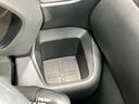 運転席のドリンクホルダーです。手のとどきやすい位置にあるので便利です