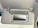 【運転席サンバイザー】鏡が付いているのでメイク直しなどに便利♪