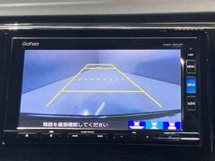 バックカメラ付き、ナビゲーションの画面に映りますので駐車時に便利です 7