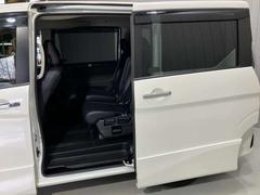 【両側オートスライドドア】子供を乗せたりするのにも隣のお車を気にせずストレスフリー★雨の日などはリモコンキーからドアの開閉ができて、とても便利な両側オートスライドドア★ 7