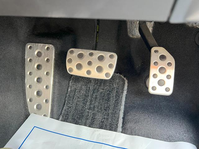 ご納車日から1年間 走行距離無制限の保証が受けられます。保証限度額は車両本体価格の80%を上限に保証いたします。(保証限度額は保証期間内で累計計算となります)