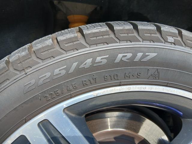 １シリーズ １１６ｉ　スポーツ　純正ナビ　ＥＴＣ　左右独立オートエアコン　プッシュエンジンスタート　ＨＩＤヘッドライト　フォグランプ　純正１７インチアルミホイール（25枚目）