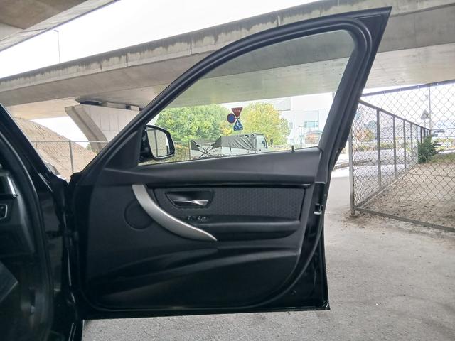 ３シリーズ ３２０ｉ　Ｍスポーツ　後期型　純正ナビ　バックカメラ　ＥＴＣ　パワーシート　インテリジェントセーフティ　アクティブクルーズコントロール　パドルシフト　ＬＥＤヘッドライト　スマートキー　純正１８インチアルミホイール（48枚目）