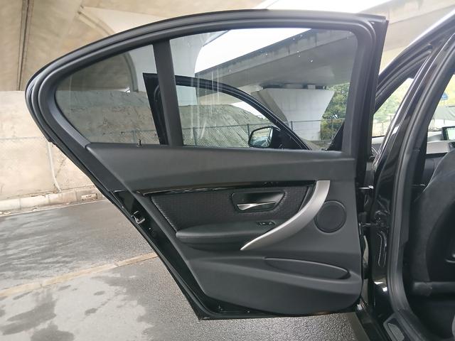 ３シリーズ ３２０ｉ　Ｍスポーツ　後期型　純正ナビ　バックカメラ　ＥＴＣ　パワーシート　インテリジェントセーフティ　アクティブクルーズコントロール　パドルシフト　ＬＥＤヘッドライト　スマートキー　純正１８インチアルミホイール（58枚目）