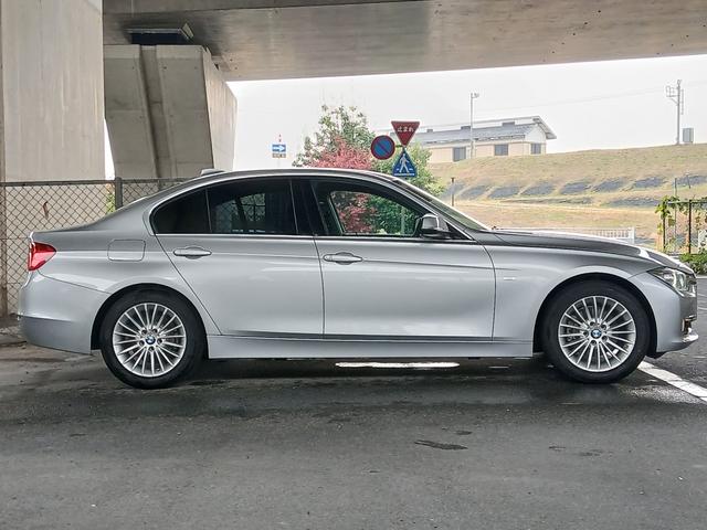 3シリーズ 320iラグジュアリー 純正ナビ バックカメラ ETC Bluetooth パワーシート インテリジェントセーフティ アクティブクルーズコントロール HIDヘッドライト スマートキー 純正17インチアルミホイール(13枚目)