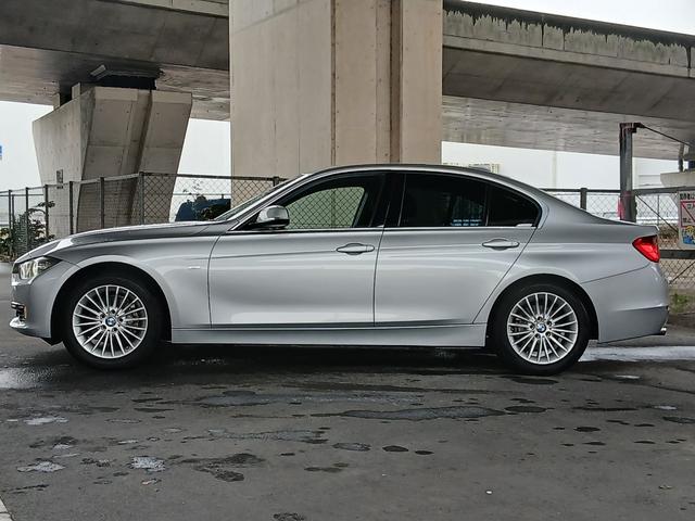 3シリーズ 320iラグジュアリー 純正ナビ バックカメラ ETC Bluetooth パワーシート インテリジェントセーフティ アクティブクルーズコントロール HIDヘッドライト スマートキー 純正17インチアルミホイール(17枚目)