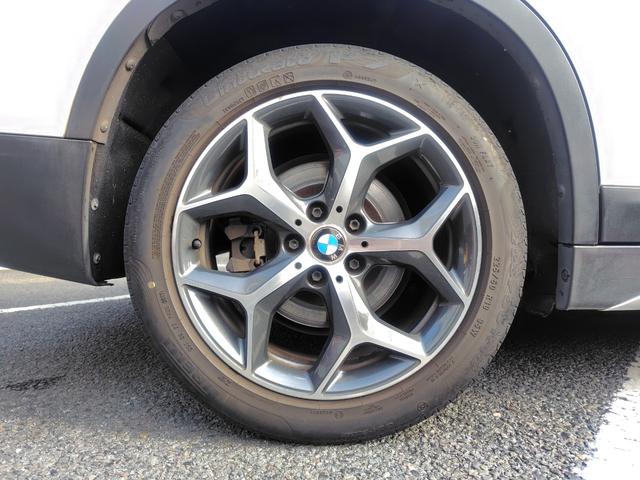 Ｘ１ ｘＤｒｉｖｅ　２０ｉ　ｘライン　純正ナビ　バックカメラ　ミラー一体型ＥＴＣ　Ｂｌｕｅｔｏｏｔｈ　インテリジェントセーフティ　パーキングサポート　電動リヤゲート　スマートキー　ＬＥＤヘッドライト　純正１８インチアルミホイール（25枚目）