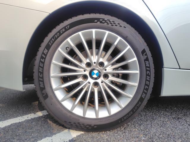 3シリーズ 320iラグジュアリー 後期型 純正ナビ バックカメラ ETC 本革内装 ヒーター付きパワーシート インテリジェントセーフティ ACC LCW LEDヘッドライト Wエアコン スマートキー 純正17インチアルミホイール(25枚目)
