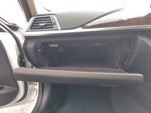 3シリーズ 320iラグジュアリー 後期型 純正ナビ バックカメラ ETC 本革内装 ヒーター付きパワーシート インテリジェントセーフティ ACC LCW LEDヘッドライト Wエアコン スマートキー 純正17インチアルミホイール(62枚目)