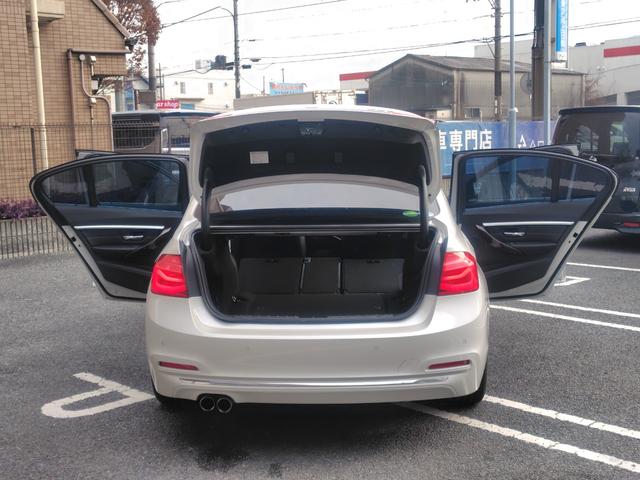 3シリーズ 320iラグジュアリー 後期型 純正ナビ バックカメラ ETC 本革内装 ヒーター付きパワーシート インテリジェントセーフティ ACC LCW LEDヘッドライト Wエアコン スマートキー 純正17インチアルミホイール(70枚目)