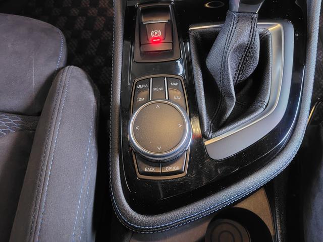 2シリーズ 218dアクティブツアラー Mスポーツ 純正ナビ バックカメラ ミラー一体型ETC Bluetooth インテリジェントセーフティ パーキングサポート シートヒーター パドルシフト 電動リアゲート LEDヘッドライト 純正アルミホイール(37枚目)