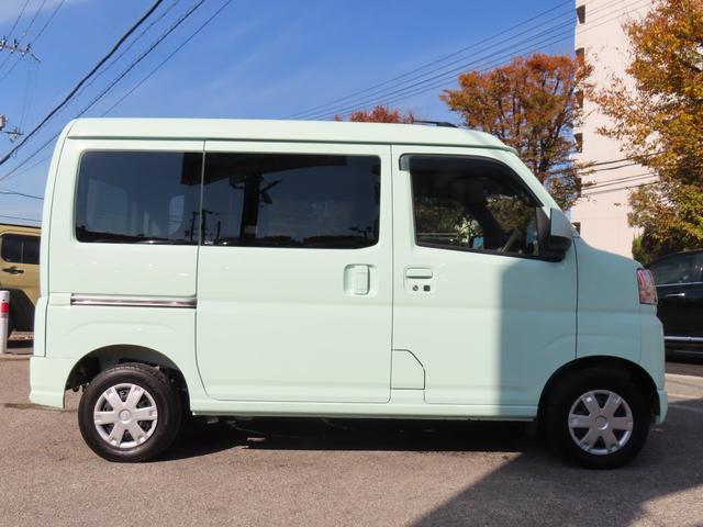 ハイゼットカーゴ クルーズ　アイドリングストップ　ＥＴＣ　両側スライドドア　ＬＥＤオートライト　フルフラットシート　ラバーマット　バイザー　スマートキー　ＡＢＳ　スマートアシスト　障害物センサー　オートハイビーム　電格ミラー（7枚目）