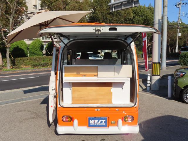 NV100クリッパーバン DX 期間限定販売 移動販売車 キッチンカー ケータリング 3槽シンク 販売窓口2箇所 パラソル 全塗装済み カスタムカー 電源コンセント ユーザー買取車 純正オーディオ(4枚目)