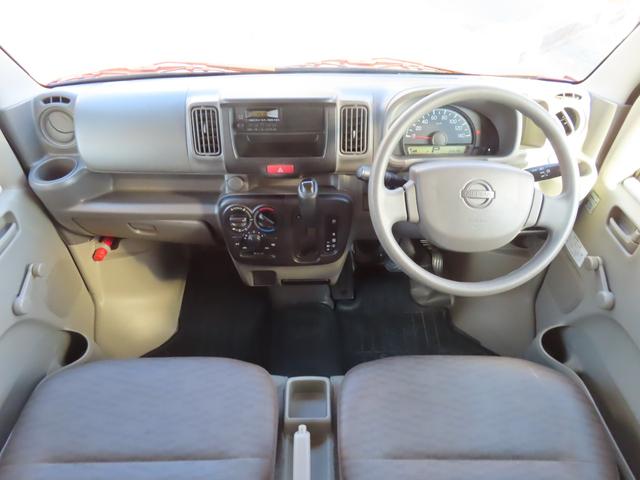 NV100クリッパーバン DX 期間限定販売 移動販売車 キッチンカー ケータリング 3槽シンク 販売窓口2箇所 パラソル 全塗装済み カスタムカー 電源コンセント ユーザー買取車 純正オーディオ(14枚目)