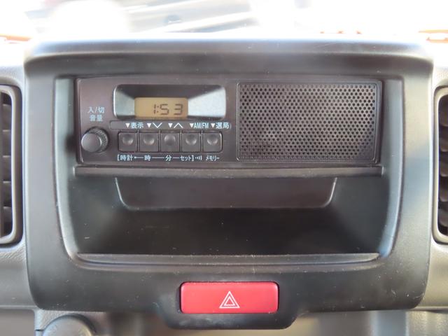 NV100クリッパーバン DX 期間限定販売 移動販売車 キッチンカー ケータリング 3槽シンク 販売窓口2箇所 パラソル 全塗装済み カスタムカー 電源コンセント ユーザー買取車 純正オーディオ(17枚目)