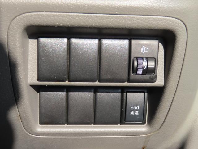 NV100クリッパーバン DX 期間限定販売 移動販売車 キッチンカー ケータリング 3槽シンク 販売窓口2箇所 パラソル 全塗装済み カスタムカー 電源コンセント ユーザー買取車 純正オーディオ(25枚目)