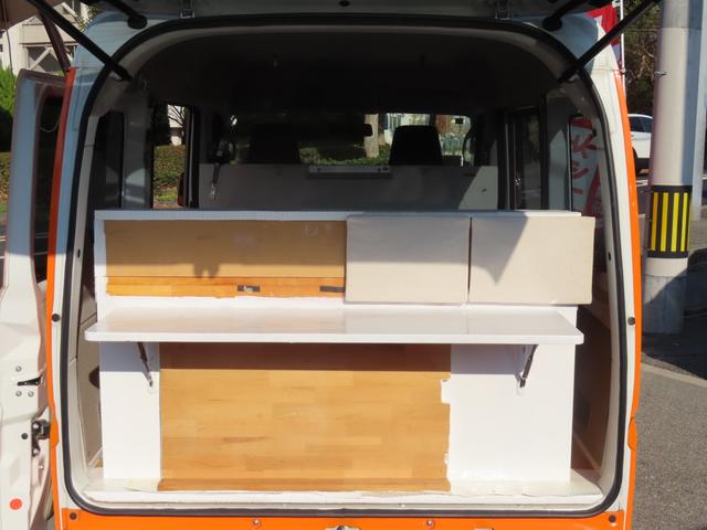 NV100クリッパーバン DX 期間限定販売 移動販売車 キッチンカー ケータリング 3槽シンク 販売窓口2箇所 パラソル 全塗装済み カスタムカー 電源コンセント ユーザー買取車 純正オーディオ(50枚目)