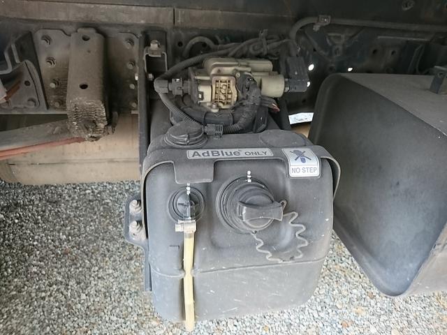 ロングワイド中温冷凍車 格納ゲート付(20枚目)