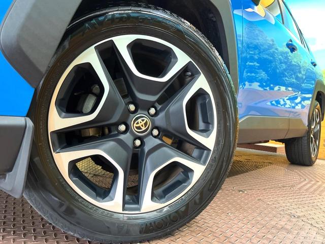 ＲＡＶ４ アドベンチャー　４ＷＤ　純正ＳＤナビ　バックカメラ　衝突被害軽減システム　レーダークルーズ　禁煙車　電動リアゲート　レザーシート　パワーシート　ドラレコ　コーナーセンサー　スマートキー　ＬＥＤヘッド（13枚目）