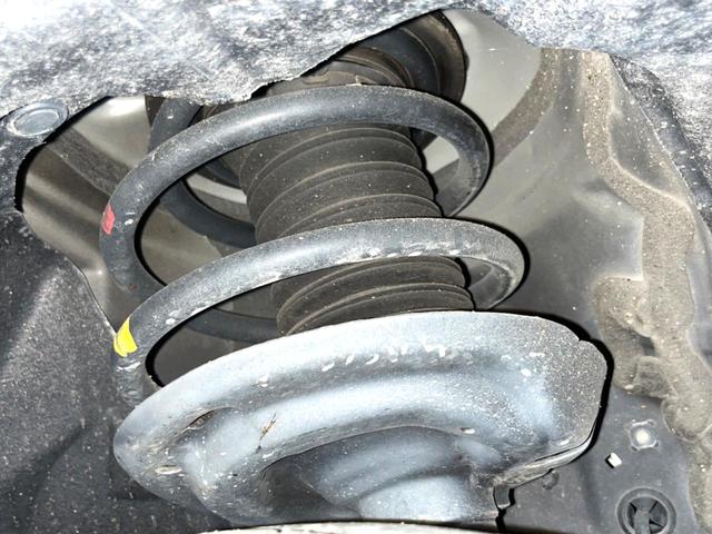 ハリアー Ｚ　レザーパッケージ　フルエアロ　純正ＳＤナビ　バックカメラ　ＪＢＬサウンド　衝突被害軽減システム　レーダークルーズ　禁煙車　電動リアゲート　レザーシート　前席シートエアコン　コーナーセンサー　スマートキー　ＬＥＤヘッド（20枚目）