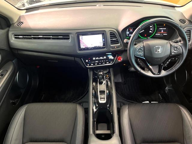 ヴェゼル ハイブリッドＺ・ホンダセンシング　純正ＳＤナビ　バックカメラ　衝突被害軽減システム　レーダークルーズ　禁煙車　レザーシート　ドラレコ　スマートキー　ＬＥＤヘッド　ビルトインＥＴＣ　車線逸脱警報　オートライト　デュアルエアコン（2枚目）