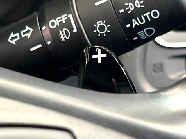 ヴェゼル ハイブリッドＺ・ホンダセンシング　純正ＳＤナビ　バックカメラ　衝突被害軽減システム　レーダークルーズ　禁煙車　レザーシート　ドラレコ　スマートキー　ＬＥＤヘッド　ビルトインＥＴＣ　車線逸脱警報　オートライト　デュアルエアコン（7枚目）