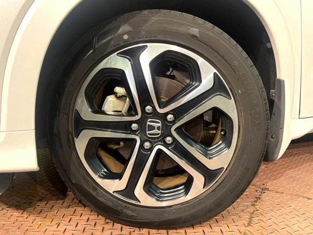 ヴェゼル ハイブリッドＺ・ホンダセンシング　純正ＳＤナビ　バックカメラ　衝突被害軽減システム　レーダークルーズ　禁煙車　レザーシート　ドラレコ　スマートキー　ＬＥＤヘッド　ビルトインＥＴＣ　車線逸脱警報　オートライト　デュアルエアコン（13枚目）