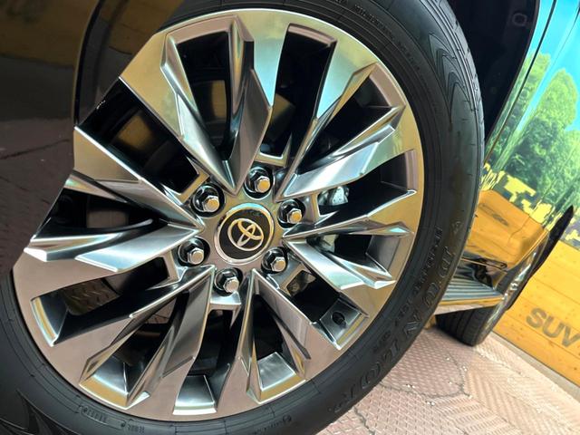 ランドクルーザー ZX 12.3型ナビ JBLサウンドシステム リアエンターテイメントシステム モデリスタエアロ ルーフレール ブラックレザーシート サンルーフ マルチテレンモニター シートベンチレーション 禁煙車(12枚目)