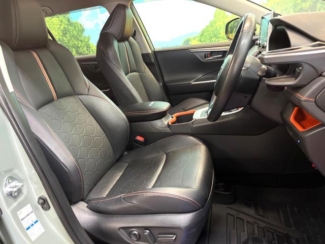 ＲＡＶ４ ハイブリッドアドベンチャー　純正９型ディスプレイオーディオ　レーダークルーズコントロール　ブラインドスポットモニター　黒革調シート　シートベンチレーション　メモリーシート　ステアリングヒーター　禁煙車　Ｂｌｕｅｔｏｏｔｈ（8枚目）