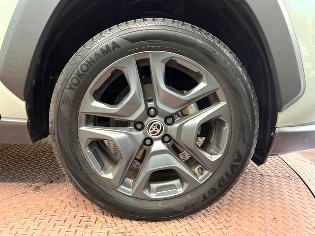 ＲＡＶ４ ハイブリッドアドベンチャー　純正９型ディスプレイオーディオ　レーダークルーズコントロール　ブラインドスポットモニター　黒革調シート　シートベンチレーション　メモリーシート　ステアリングヒーター　禁煙車　Ｂｌｕｅｔｏｏｔｈ（31枚目）