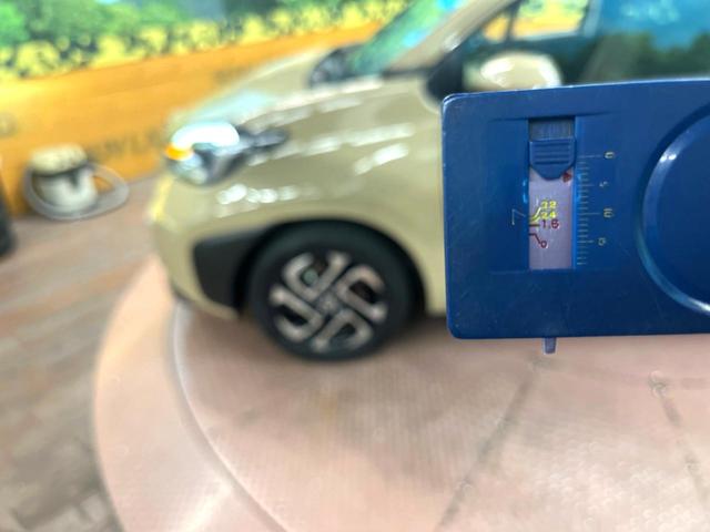 シエンタ ハイブリッドＺ　純正１０．５インチナビ　バックカメラ　レーダークルーズコントロール　フリップダウンモニター　ＥＴＣ　両側電動スライドドア　シートヒーター　ステアリングヒーター　ＤＶＤデッキ　オートマチックハイビーム（62枚目）