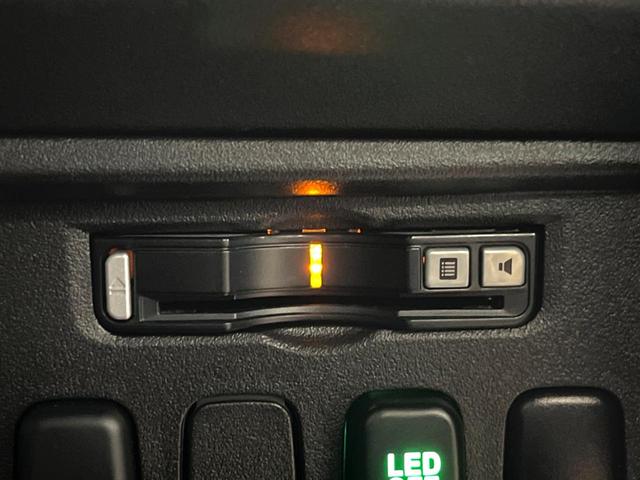 デリカＤ：５ ジャスパー　アルパイン９型ナビ　両側パワースライドドア　後席モニター　クルーズコントロール　パワーシート　ハーフレザーシート　ＨＩＤヘッドランプ　ＥＴＣ　バックカメラ　シートヒーター　純正１８インチアルミ　禁煙車（7枚目）