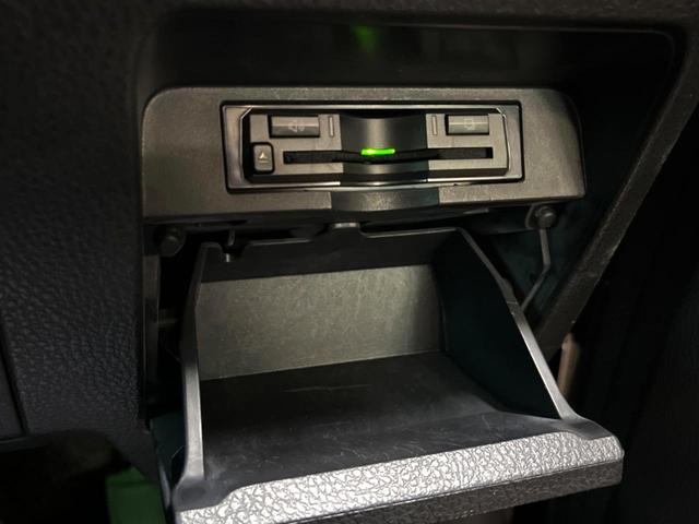 ヴォクシー Ｖ　アルパインナビ　フリップダウンモニター　バックカメラ　プリクラッシュセーフティー　ＥＴＣ　ＬＥＤヘッドライト　クルーズコントロール　純正１５インチアルミ　オートマチックハイビーム　Ｂｌｕｅｔｏｏｔｈ（7枚目）