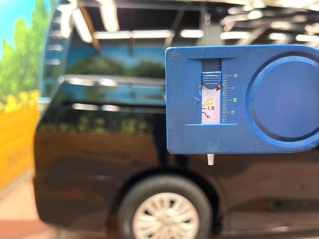 ヴォクシー Ｖ　アルパインナビ　フリップダウンモニター　バックカメラ　プリクラッシュセーフティー　ＥＴＣ　ＬＥＤヘッドライト　クルーズコントロール　純正１５インチアルミ　オートマチックハイビーム　Ｂｌｕｅｔｏｏｔｈ（62枚目）