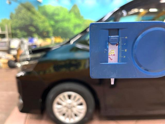ヴォクシー Ｖ　アルパインナビ　フリップダウンモニター　バックカメラ　プリクラッシュセーフティー　ＥＴＣ　ＬＥＤヘッドライト　クルーズコントロール　純正１５インチアルミ　オートマチックハイビーム　Ｂｌｕｅｔｏｏｔｈ（64枚目）