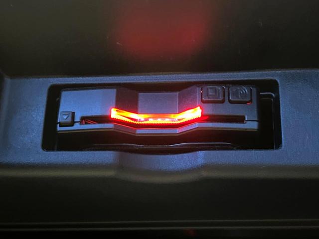 ハリアー エレガンス　フルエアロ　バックカメラ　禁煙車　ハーフレザーシート　パワーシート　ドラレコ　スマートキー　ＬＥＤヘッド　ビルトインＥＴＣ　１８インチアルミ　オートライト　デュアルエアコン　Ｂｌｕｅｔｏｏｔｈ（8枚目）