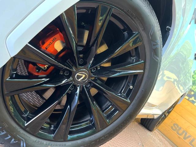 【純正２０インチアルミホイール】外観にマッチした純正アルミホイールを装着しております。各種社外アルミホイールや、スタッドレスタイヤも取扱いしております。是非ご相談ください♪