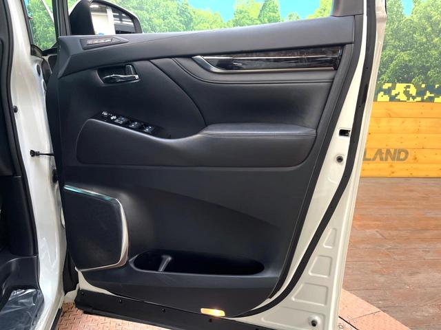 アルファード ２．５Ｓ　Ｃパッケージ　サンルーフ　フルエアロ　両側電動ドア　ＳＤナビ　後席モニター　バックカメラ　衝突被害軽減システム　レーダークルーズ　禁煙車　電動リアゲート　レザーシート　前席シートエアコン　ドラレコ（72枚目）