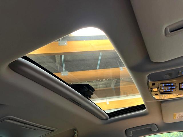 アルファード ２．５Ｓ　Ｃパッケージ　サンルーフ　フリップダウンモニター　バックカメラ　レーダークルーズコントロール　快適温熱シート　ウッドコンビステア　ステアリングヒーター　シートベンチレーション　デジタルインナーミラー　ＤＶＤデッキ（3枚目）